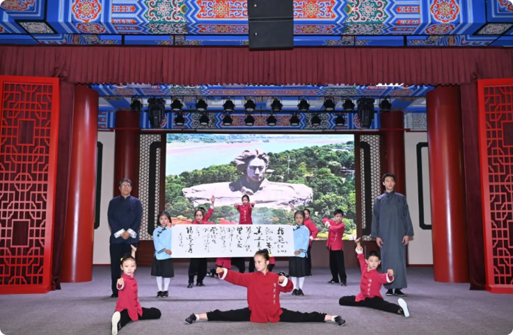 與對手形成