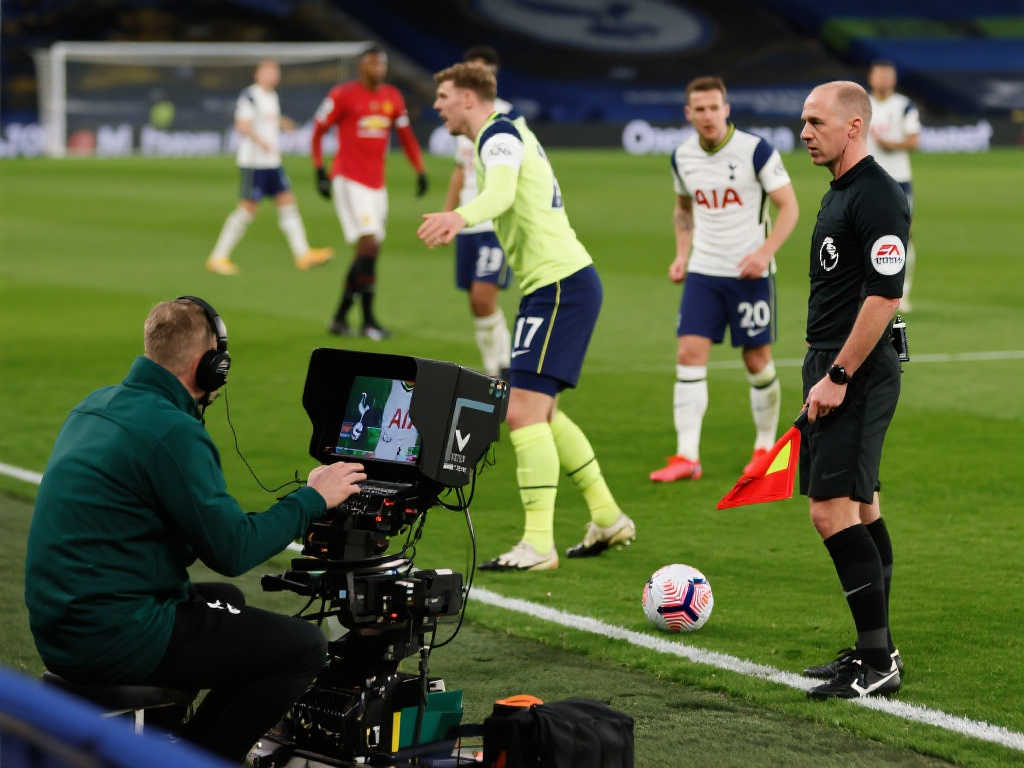 作為中場的 作為中場的